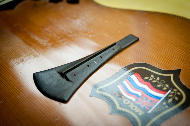 eddie-vedder-ukulele-update-1 Eddie Vedder's ukulele bridge before repair