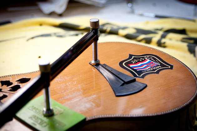 eddie-vedder-ukulele-update-6 Eddie Vedder's ukulele bridge glueing